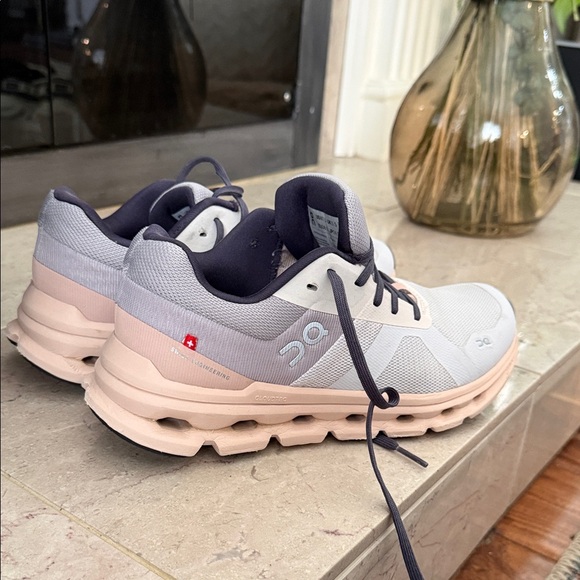 On cloud Running women\'s Gray and Pink Athletic Shoes main image 6